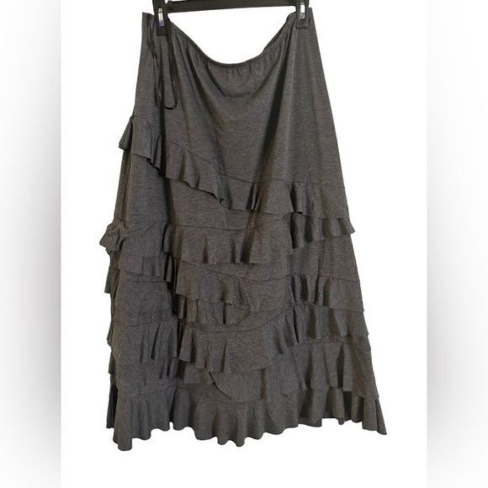 Coco Bianco Gray ruffled Skirt XL Soft & stylish rows of ruffles all around NWT